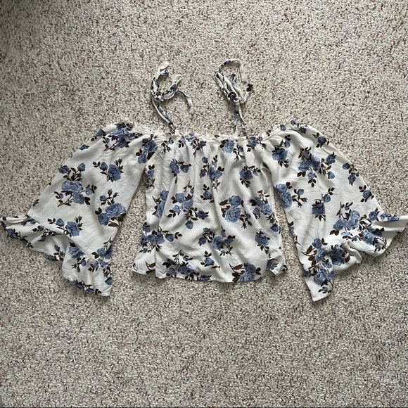 AE Over-the-shoulder Top - Picture 2 of 3